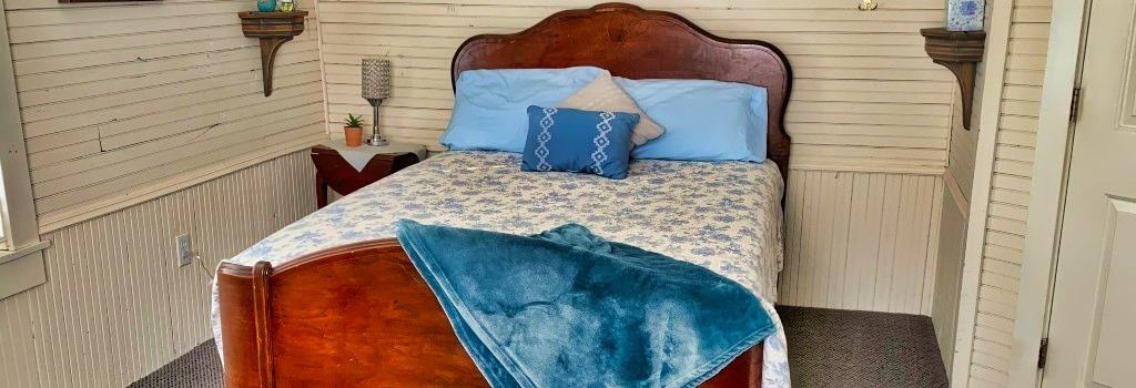 Cozy mountain vacation bedroom with wooden furniture and relaxing decor at Mountain Harbour.